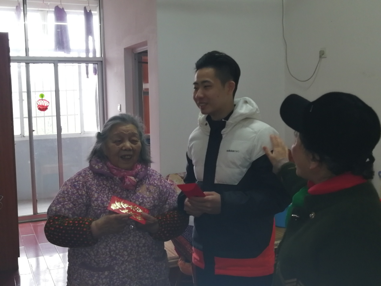 溫情滿除夕，愛(ài)心暖人心